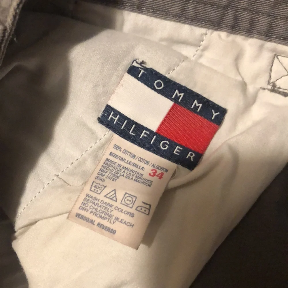 Vintage Tommy Hilfiger Gray High Rise 9 Inch Inseam Cotton Cargo Shorts